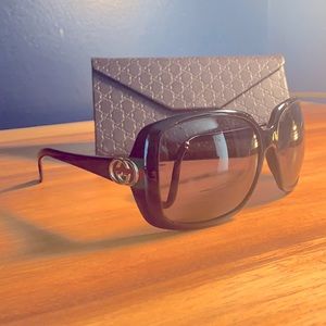 GUCCI black womens sunglasses - like new!